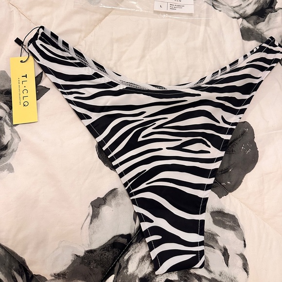 Zebra Bottom - Picture 5 of 5